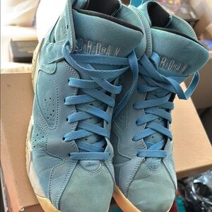 Jordan Women's Blue Sneakers